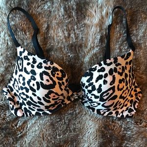 Victoria’s Secret plunge bra 34C